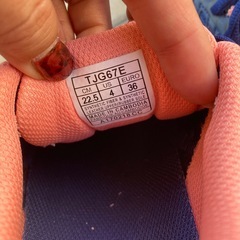 アシックス　22.5cm 数回しか履いていません！
の画像