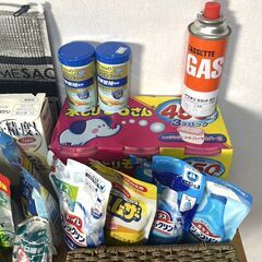【B235】日用品/雑貨/色々まとめ/湿気取り/エコバッグ/キッチンタオル/TANITAはかり/ハンドソープ/マジックリン/ハンカチ他の画像