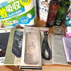 【B235】日用品/雑貨/色々まとめ/湿気取り/エコバッグ/キッチンタオル/TANITAはかり/ハンドソープ/マジックリン/ハンカチ他の画像