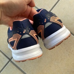 アシックス　22.5cm 数回しか履いていません！
の画像