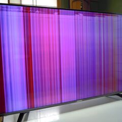 格安です‼　２台まとめて5000円でお譲りします。個別販売も承ります。ハイセンステレビ　50A6800　19年製です。1台は液晶割れはありませんがブラックの状態です。（写真①②）電源は入ります。音声は異常ありません。LEDは点いています。もう1台（写真③④⑤⑥）は虹色の縞模様で放映画像に合せて色変化・移動をします。左肩の部分（写真④）に液晶割れがあります。の画像