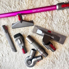 【ジャンク】ダイソン　dyson cyclone v10 本体・オプション・充電器の画像