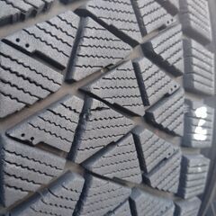 スタッドレス 225/65R17【2017年製・中古4本・7.2～8.1mm溝】ブリヂストンの画像