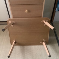 タンスとミニテーブルの画像