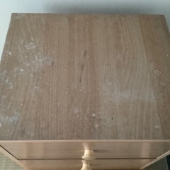 タンスとミニテーブルの画像
