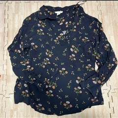 お花柄シャツ　花柄ブラウスの画像