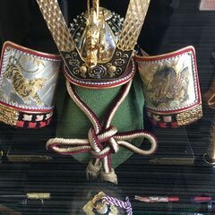 ♪吉徳大光 御兜飾 オルゴール付 ガラスケース 五月人形 端午の節句 現状品 中古 (NF250911) 303-579-①Wの画像