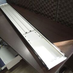 アイリスオーヤマ 床置型エアコン用 ロング窓パネル 200cm IPAM-AL200 ポータブルクーラー用 ※パネルのみ 札幌市東区 新道東店の画像