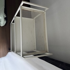 【無料】白いおしゃれな棚（置物架）お譲りします！の画像
