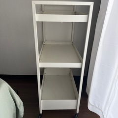 【無料】白いおしゃれな棚（置物架）お譲りします！の画像