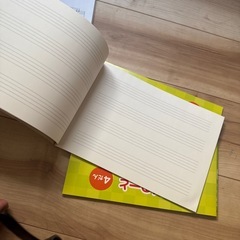 ピアノの楽譜とノート3冊譲りますの画像