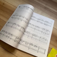ピアノの楽譜とノート3冊譲りますの画像