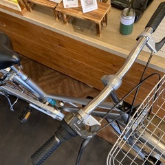 【前後タイヤ・チューブ新品！】 LEDオートライト　6段変速　27インチ自転車　シルバーの画像
