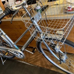 【前後タイヤ・チューブ新品！】 LEDオートライト　6段変速　27インチ自転車　シルバーの画像