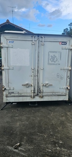 鍵付き　冷凍庫