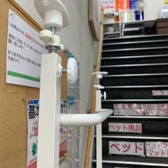 【展示品・未使用品】突っ張り棚 ハンガーラック 壁面収納 🚚自社配送時💳代引き可🚚(現金、クレジット、スマホ決済対応)の画像