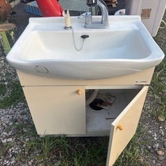 シャワー便座付き水栓トイレと洗面台のセットの画像