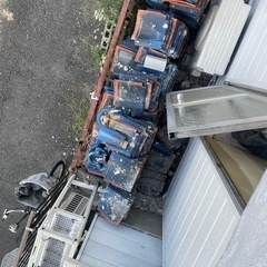 📢 中古三州瓦 無料でお譲りします  ✅ 三州瓦（中古） ✅ 軽トラック 2〜3台分ほどの量があります ✅ 無料で差し上げます ✅ 配送も可能（無料）  処分を検討していますので、必要な方がいらっしゃればお気軽にご連絡ください。の画像
