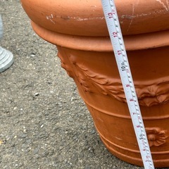 ②イタリア製　大型テラコッタ 植木鉢 花模様 大きめの画像