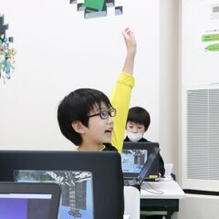マインクラフトの世界で楽しみながらプログラミングを学べる教室の画像