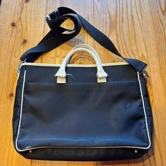 LOVELLESS ぱっと見は清楚、よく見るとスカル刺繍でパンクなビジネスバッグの画像