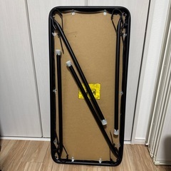 折り畳むテーブルの画像