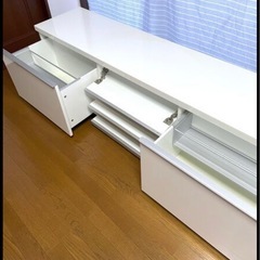 テレビボードの画像