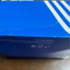 アディダススニーカーの画像