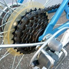 ☆自転車 ジュニアサイクル 24インチ 6段変速 ブルー×ホワイト カゴ付き 6段切替 ライト点灯 札幌 北20条店の画像