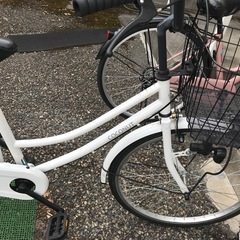 🚲【自転車売ります】🚲 📌 2025年3月イオンバイクで購入 📌 購入価格：21,000円＋メンテナンスサービス3年（7,000円） 📌 合計28,000円相当 📌 まだ新しくて状態良好✨ 📌 理由：フィリピンに帰国予定のため  💰 販売価格：12,000円（応相談） 📍 受け渡し場所：〇〇市（〇〇駅周辺） 👉 引き取り希望 ご興味ある方はお気軽にご連絡ください！の画像