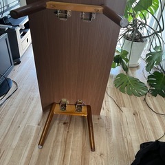 折りたたみテーブルの画像