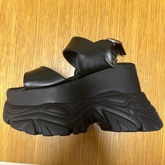 今年購入✨新品✨箱付きサンダルの画像