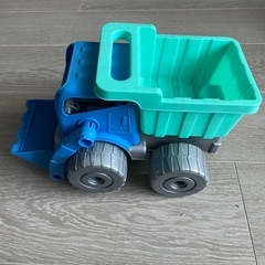 ダンプカーのおもちゃの画像