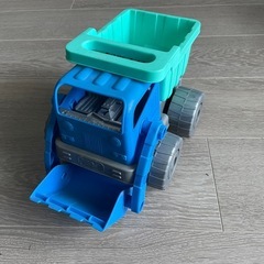 ダンプカーのおもちゃの画像