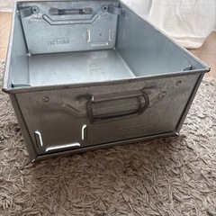 スチール製の収納箱 TotePanの画像