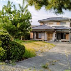 【袋井市湊】リノベ 豪華本格中古住宅 ゆとりの間取りと広い庭