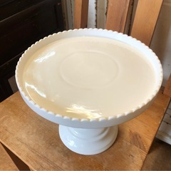 ケーキスタンド白の画像