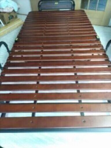 札幌市近郊の方限定！送料無料！高脚折り畳みシングルすのこベッド