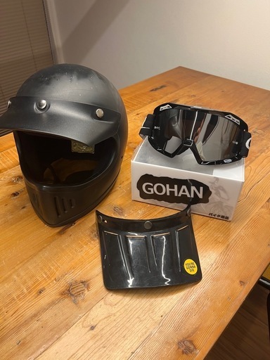 ダムトラックス　ヘルメット