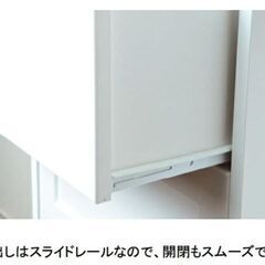 白い家具☆ナイトテーブル☆の画像