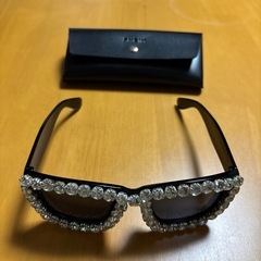 SHEIN ストーンサングラス ケース付きの画像