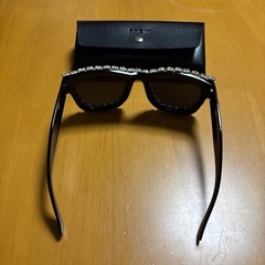 SHEIN ストーンサングラス ケース付きの画像