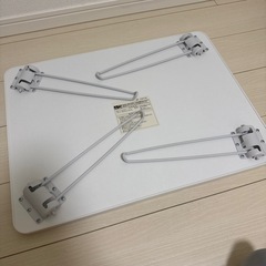 折りたたみテーブルの画像