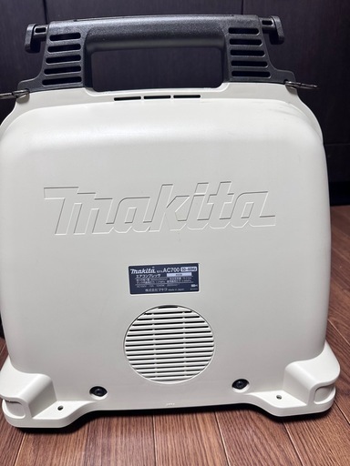 マキタ　エアーコンプレッサー　AC700　
