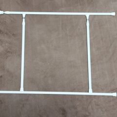 【限界値下げ】突っ張り棒７点セット　DAISOの突っ張り棒壁面ガードセットの画像