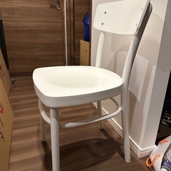白い椅子　チェアの画像