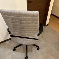 パソコンチェア、クッション付きの画像