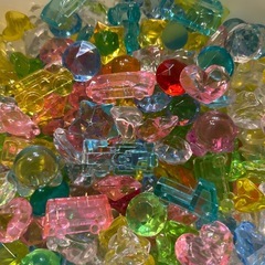 キラキラ　プラスチックストーン　ハートやカービィ  車の型もありの画像