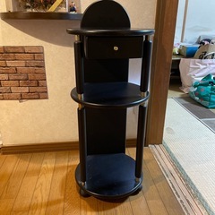 コーナーテーブル　丸型　置物　花瓶の画像