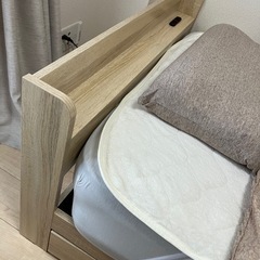 ニトリ　引き出し付き収納ベッドフレームの画像